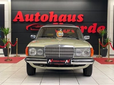 Gebraucht Mercedes 230 136 PS (100 kW) 1982 Grün metallic Limousine