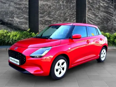 Gebraucht Suzuki Swift Comfort 83 PS (61 kW) 2025 Burning red pearl metallic Kleinwagen