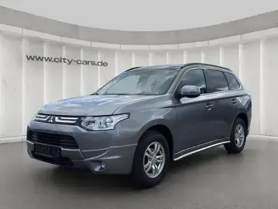 Begagnad Mitsubishi Outlander Invite 150 HK (110 kW) 2014 Grå SUV