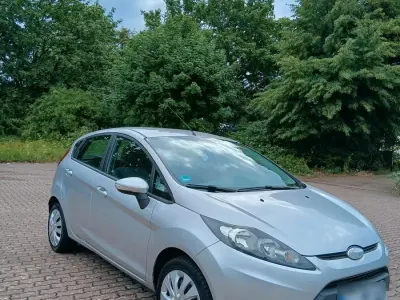Gebraucht Ford Fiesta 60 PS (44 kW) 2009 Silber Kleinwagen