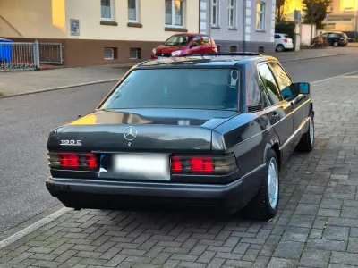 Gebraucht Mercedes 190 122 PS (89 kW) 1989 Schwarz Limousine