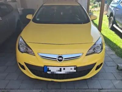 Gebraucht Opel Astra GTC Edition 179 PS (131 kW) 2012 Gelb Coupé