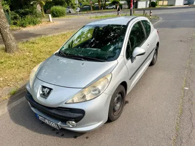 Gebraucht Peugeot 207 73 PS (53 kW) 2009 Silber Kleinwagen