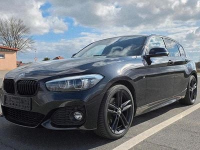 Begagnad BMW 120 Shadowline 184 HK (135 kW) 2019 Svart Halvkombi