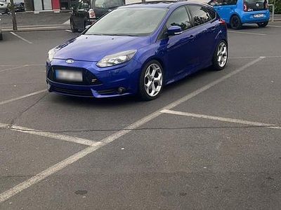 Gebraucht Ford Focus ST 250 PS (183 kW) 2014 Blau Limousine
