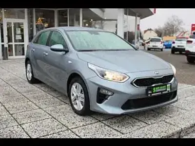 Używany Kia Ceed Vision 140 KM (102 kW) 2020 Szary Hatchback
