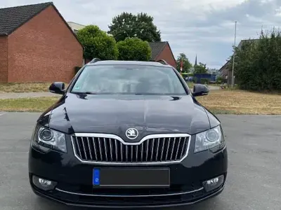 Gebraucht Skoda Superb Active 140 PS (102 kW) 2014 Schwarz Kombi