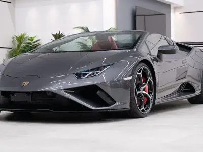 Usata Lamborghini Huracán 640 CV (470 kW) 2022 Grigio Cabrio