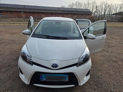 Weiß Gebraucht 2012 Toyota Yaris Hybrid Life Kleinwagen | 7.500 € (Superpreis)
