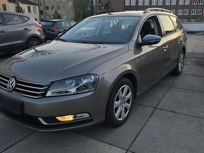 Usata VW Passat 105 CV (77 kW) 2011 Marrone Station wagon