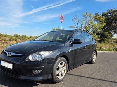Second-hand Hyundai i30 Edition+ 105 CP (77 kW) 2011 Negru Break