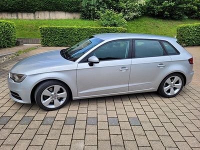Silber Gebraucht 2014 Audi A3 Ambition Limousine | 18.500 € (Etwas zu teuer)