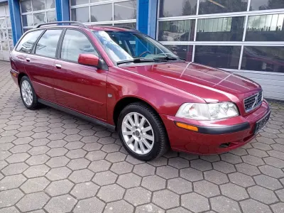 Gebraucht Volvo V40 Standard 122 PS (89 kW) 2003 Rot Kombi