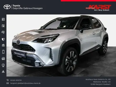 Neu Toyota Yaris Cross Advance 131 PS (96 kW) 2026 Shimmering silver/dach schwarz SUV