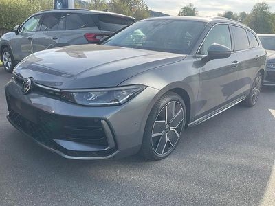 Nuova VW Passat R-line 193 CV (141 kW) 2026 Grigio Station wagon