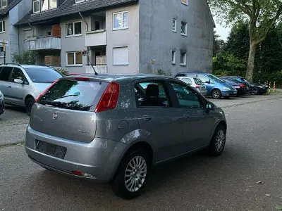 Gebraucht Fiat Grande Punto 77 PS (56 kW) 2009 Grau Kleinwagen