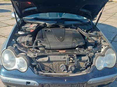 Grau Gebraucht 2004 Mercedes 220 Classic Kombi | 3.333 €