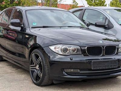 Schwarz Gebraucht 2010 BMW 116 Sport Line Kleinwagen | 9.100 €