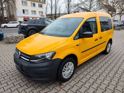Usado VW Caddy 102 HP (75 kW) 2019 Amarelo Monovolume