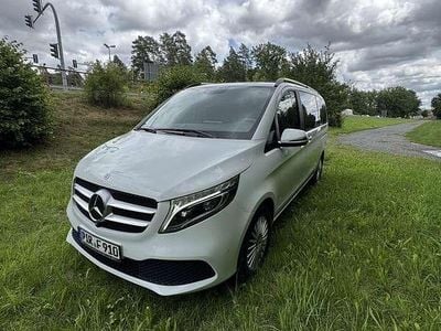 Mercedes V220