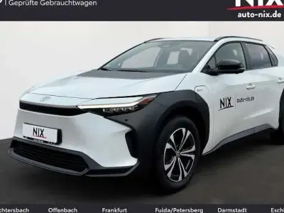 Gebraucht Toyota bZ4X Team 164 kW (224 PS) 2024 Platinumweiß perleffekt SUV