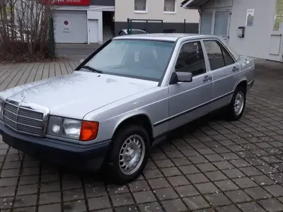Gebraucht Mercedes 190 122 PS (89 kW) 1984 Silber Limousine