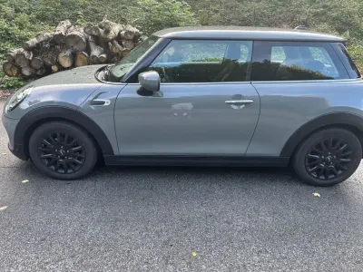 Usado Mini ONE 102 HP (75 kW) 2019 Cinzento Citadino