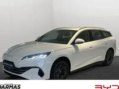 Używany BYD Seal Boost 184 KM (135 kW) 2026 Beżowy Kombi