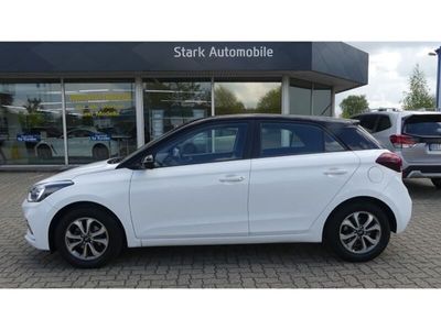 gebraucht Hyundai i20 blue Trend 1.2 Dach schwarz Sitzheizung Park