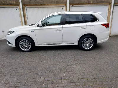 Gebraucht Mitsubishi Outlander P-HEV 224 PS (164 kW) 2020 Weiß SUV