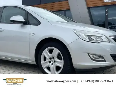 Brugt Opel Astra Edition 101 HK (74 kW) 2010 Sølv Sedan
