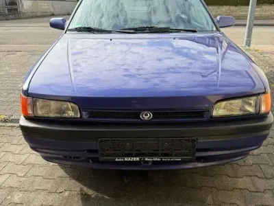 Używany Mazda 323 54 KM (39 kW) 1994 Niebieski Sedan/Limuzyna