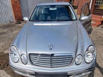 Gebraucht Mercedes E220 150 PS (110 kW) 2002 Silber Limousine
