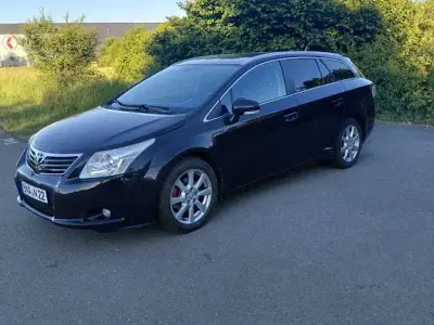 Gebraucht Toyota Avensis Edition 126 PS (92 kW) 2010 Violet Kombi