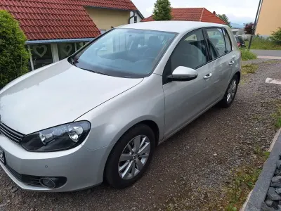Gebraucht VW Golf VI Comfortline 105 PS (77 kW) 2011 Silber Kleinwagen