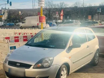 Gebraucht Ford Fiesta 60 PS (44 kW) 2008 Silber Kleinwagen