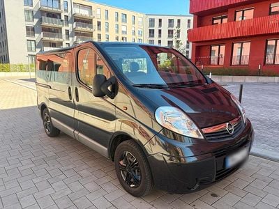 Second-hand Opel Vivaro 145 CP (106 kW) 2011 Negru Monovolum