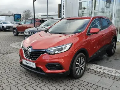 Używany Renault Kadjar Zen 140 KM (102 kW) 2021 Czerwony SUV