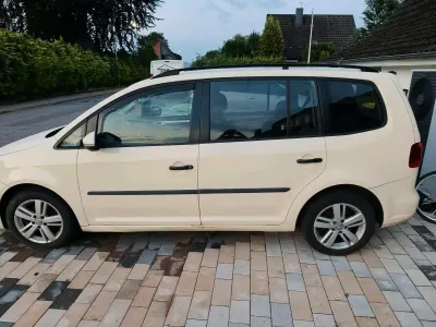 Gebraucht VW Touran 105 PS (77 kW) 2013 Gelb Van / Kleinbus