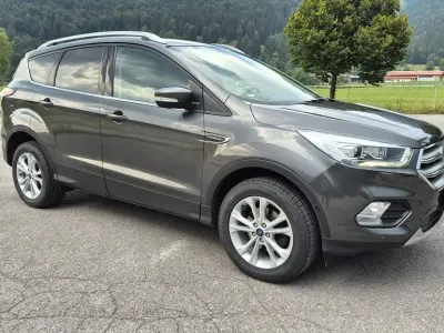 Gebraucht Ford Kuga Titanium 150 PS (110 kW) 2019 Grau SUV