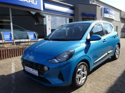 Gebraucht Hyundai i10 Trend 67 PS (49 kW) 2020 Aqua turquoise Kleinwagen