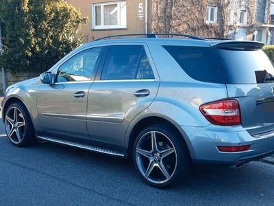 Gebraucht Mercedes ML500 387 PS (284 kW) 2010 Grau SUV