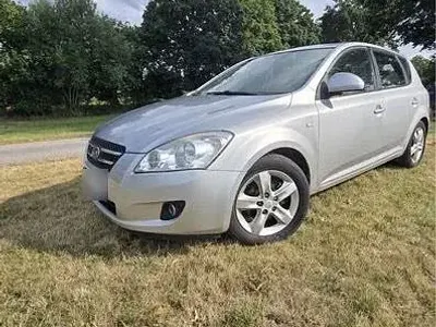 Gebraucht Kia Ceed 110 PS (80 kW) 2010 Silber Kleinwagen