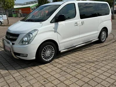 Gebraucht Hyundai H-1 170 PS (125 kW) 2012 Weiß Van / Kleinbus