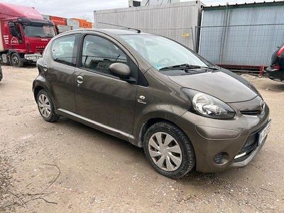 Gebraucht Toyota Aygo 68 PS (50 kW) 2012 Beige Kleinwagen