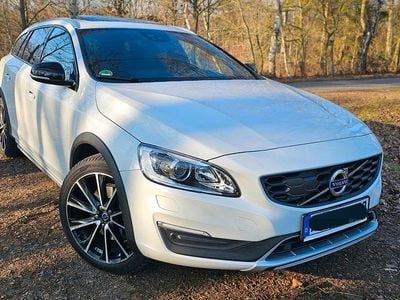 Gebraucht Volvo V60 CC Performance 220 PS (161 kW) 2017 Weiß Kombi