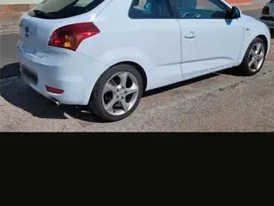 Gebraucht Kia Ceed 143 PS (105 kW) 2008 Weiß Kleinwagen