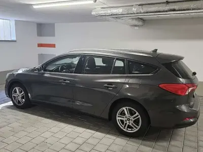 Gebraucht Ford Focus Titanium 125 PS (91 kW) 2021 Grau Kombi