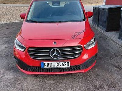 Gebraucht Mercedes T180 131 PS (96 kW) 2024 Rot Van / Kleinbus