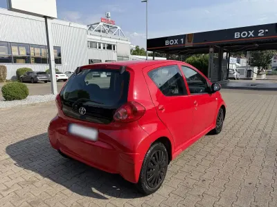 Gebraucht Toyota Aygo 68 PS (50 kW) 2008 Rot Kleinwagen